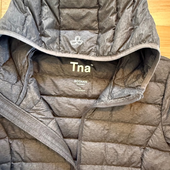 TnAction Botanie Puffer - Picture 1 of 2